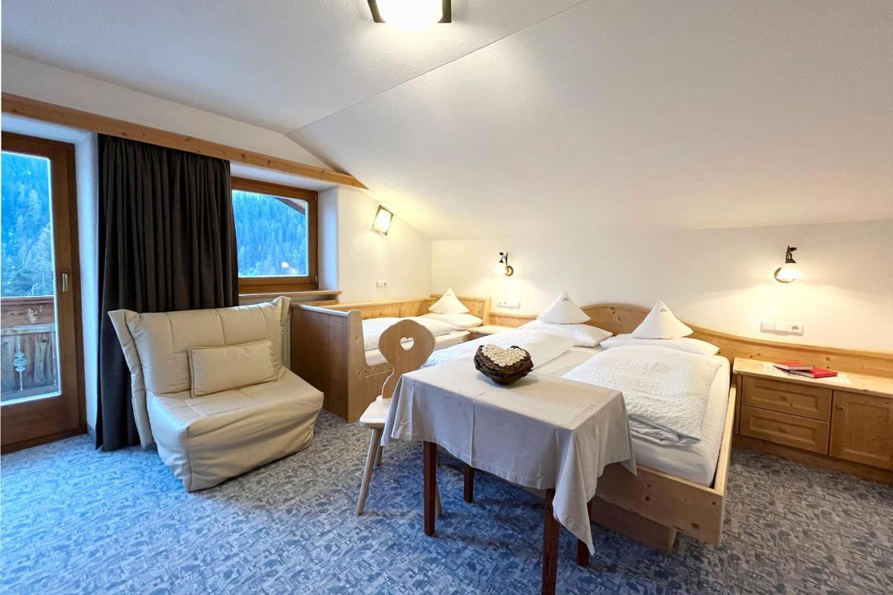 Hotel Garni Irsara San Cassiano  Exteriér fotografie